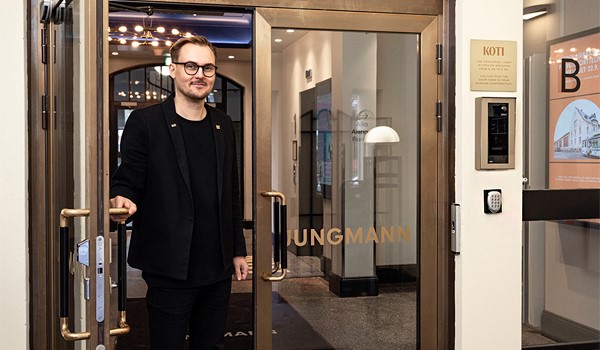 Aiphone-ovipuhelimet helpottavat kulunhallintaa laajassa rakennuksessa
