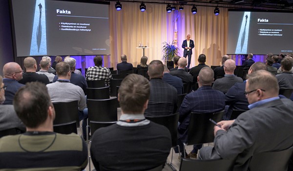 Sami Sallinen esiintyi Securityn tilaisuudessa Pikku-Finlandiassa