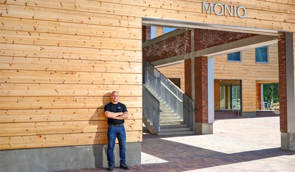Bergman in front of Monio School