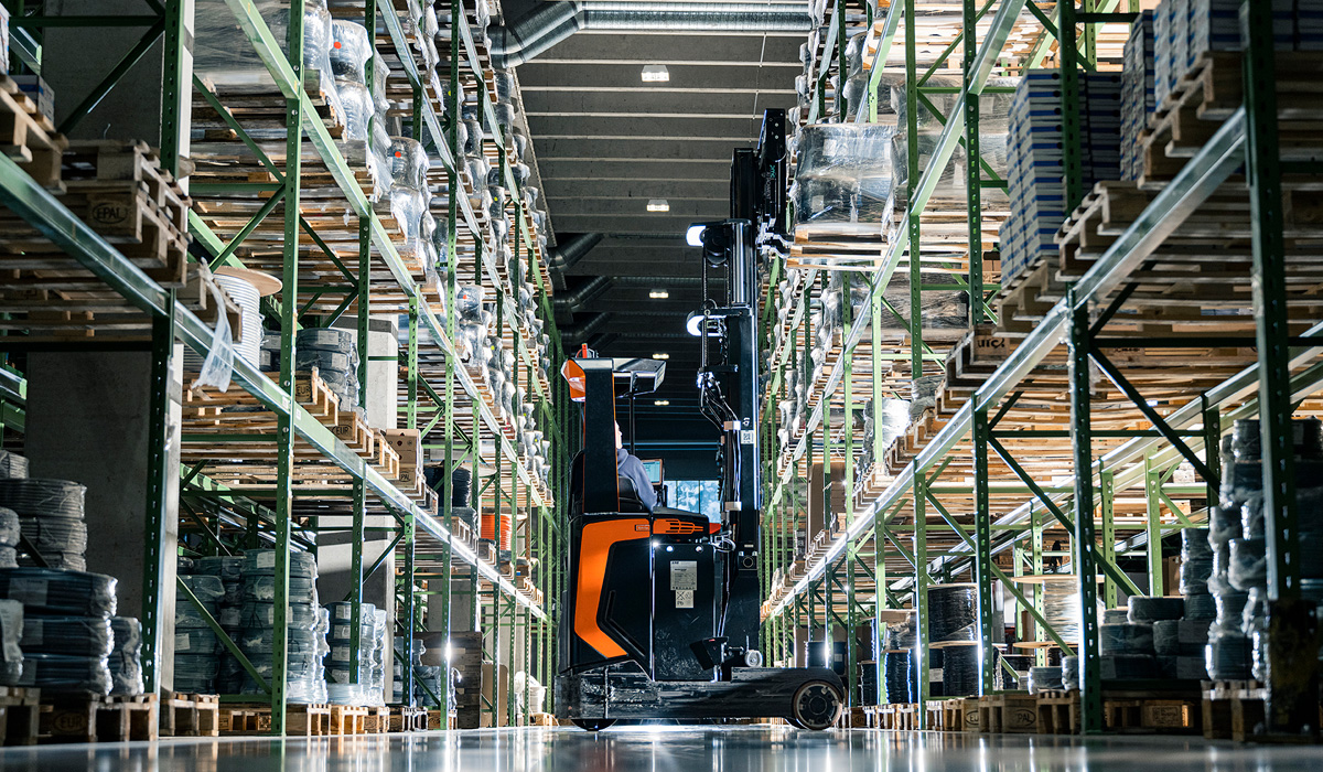 Hedengrenin oma logistiikkakeskus Espoossa varmistaa toimitusvarmuuden